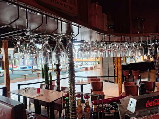 Diverse glas I baren