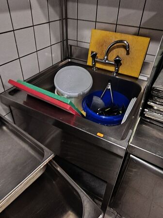 Vaskebord med armatur