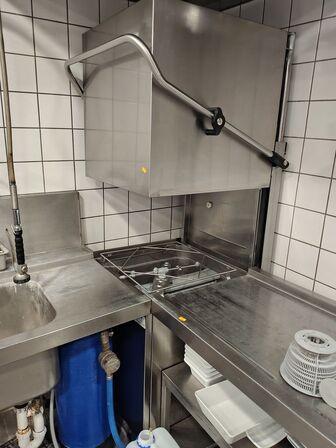 Vaskemaskine med grovvask og sidebord