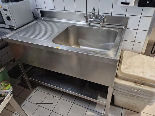 Vaskebord med armatur