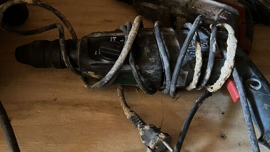 4 Boremaskiner, Sliber, 2 Vinkelsliber BOSCH + HILTI Inkl Transportkasse 