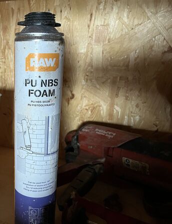 2 Stk. Klæbedispenser HILTI + Batterisæt, Varmepistol  m.m