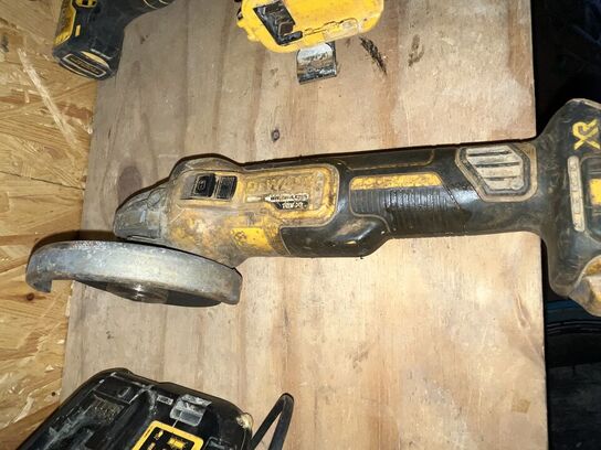 5 Stk. Værktøj DEWALT + Batterier, Oplader