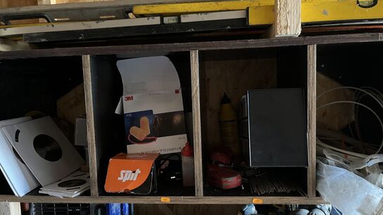 Indhold 4 Hylderum - Savklinger, Målebånd, Strips , Svejseelektroder m.m.