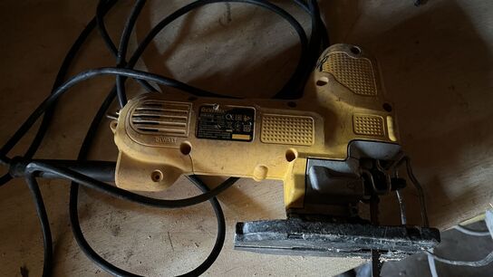 6 Stk. Div. Værktøj BOSCH, DEWALT , MAKITA Inkl. Transporkasse