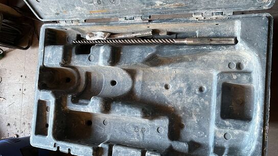 4 Boremaskiner, Sliber, 2 Vinkelsliber BOSCH + HILTI Inkl Transportkasse 