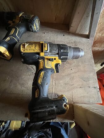 6 Stk. Værktøj DEWALT  + 4 Batterier, 2 Oplader + Transportks.