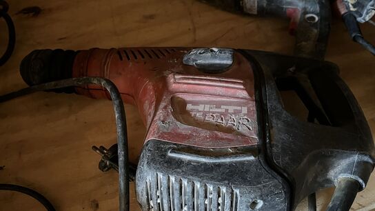 4 Boremaskiner, Sliber, 2 Vinkelsliber BOSCH + HILTI Inkl Transportkasse 