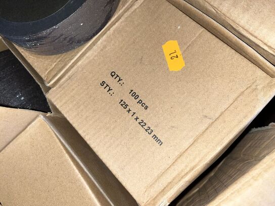 Blandet Lot - Skæreskiver + Div. Bor i Kasse + Papkassse med Indhold