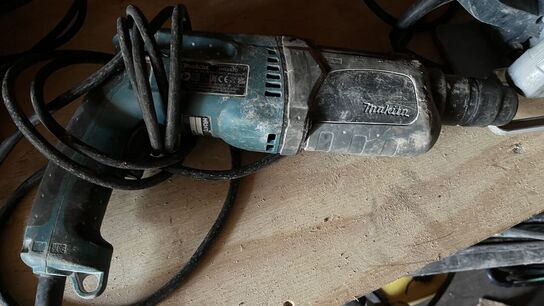 6 Stk. Div. Værktøj BOSCH, DEWALT , MAKITA Inkl. Transporkasse