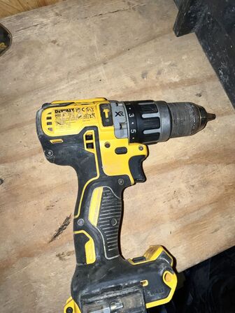 5 Stk. Værktøj DEWALT + Batterier, Oplader