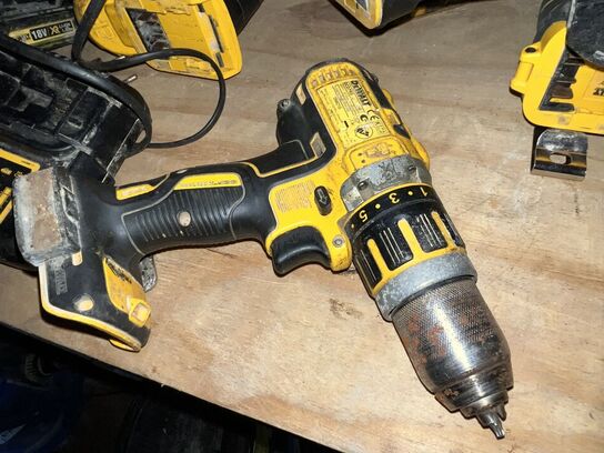5 Stk. Værktøj DEWALT + Batterier, Oplader