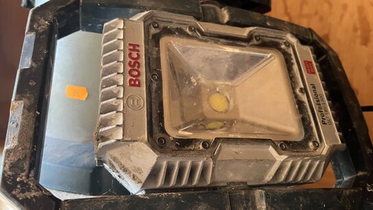 Støvsuger + Lampe BOSCH Inkl.  Batterisæt