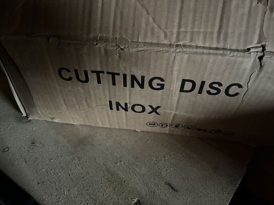 Blandet Lot - Skæreskiver + Div. Bor i Kasse + Papkassse med Indhold