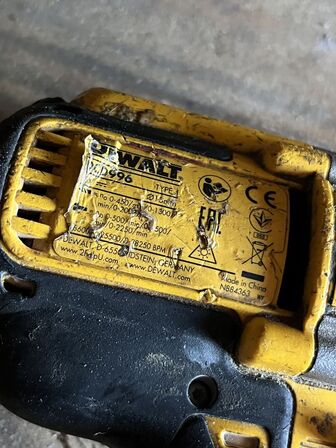 6 Stk. Værktøj DEWALT  + 4 Batterier, 2 Oplader + Transportks.