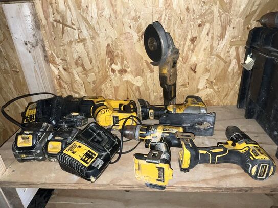 5 Stk. Værktøj DEWALT + Batterier, Oplader