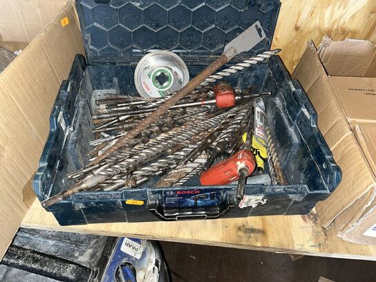 Blandet Lot - Skæreskiver + Div. Bor i Kasse + Papkassse med Indhold