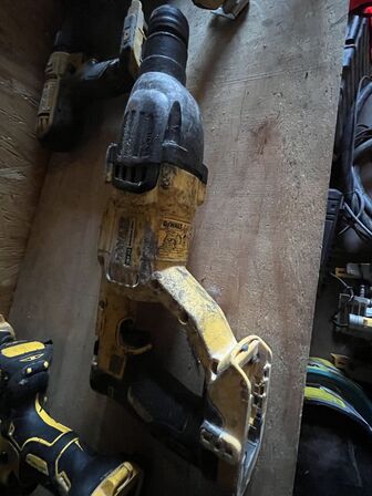 6 Stk. Værktøj DEWALT  + 4 Batterier, 2 Oplader + Transportks.