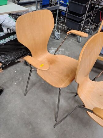 To skalstole med armlæn