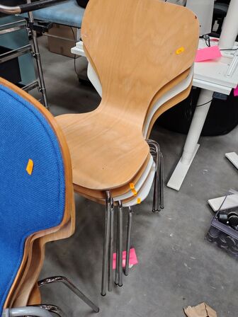 Ni assorterede skalstole