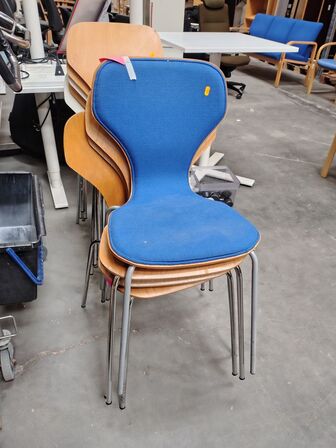 Ni assorterede skalstole