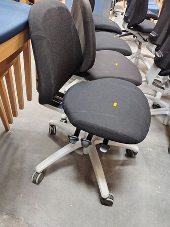 To kontorstole RH Mereo 200