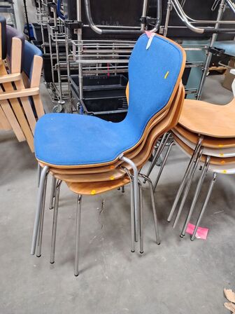 Ni assorterede skalstole