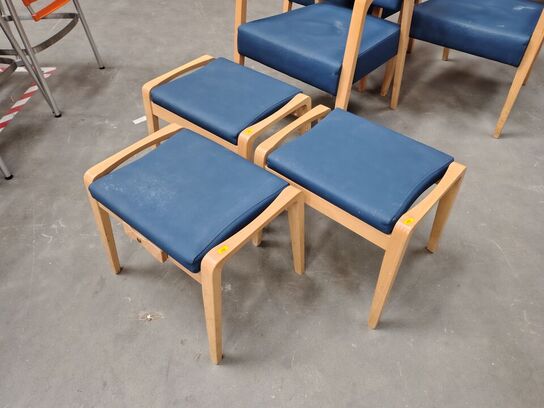 Tre stole med fodskamler  SCHOU ANDERSEN