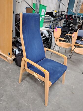 Højrygget stol med regulering  SCHOU ANDERSEN