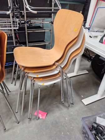 Ni assorterede skalstole