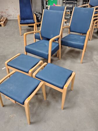 Tre stole med fodskamler  SCHOU ANDERSEN