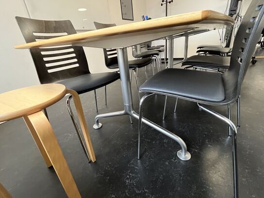 Mødebord med 8 Holmris Flexform stole