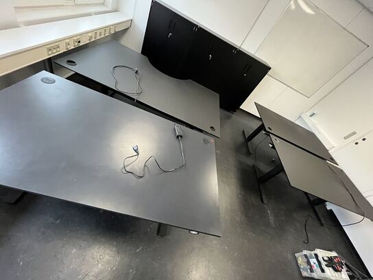 Fire hæve/sænkeborde. 