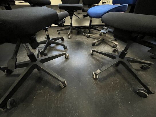 Seks kontorstole ass.