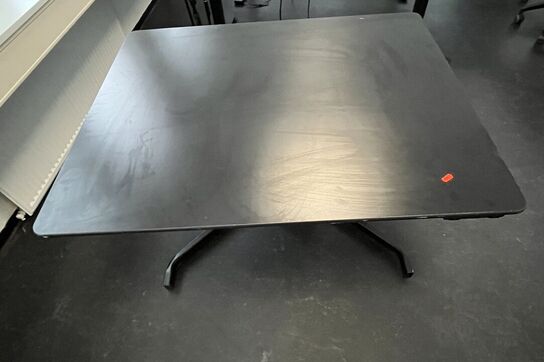 Lille hæve/sænkebord. 