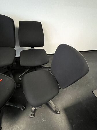 Seks kontorstole ass.