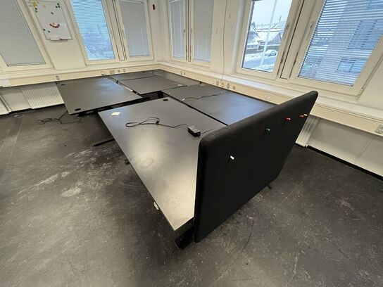 Fire hæve/sænkeborde. 