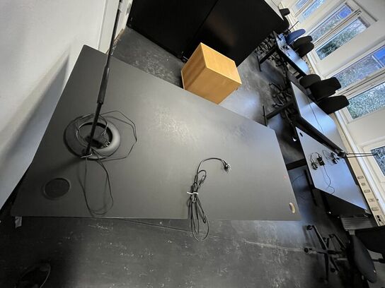 Tre hæve/sænkeborde. 