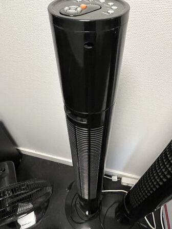 Ventilationstårne og bordventilatorer.