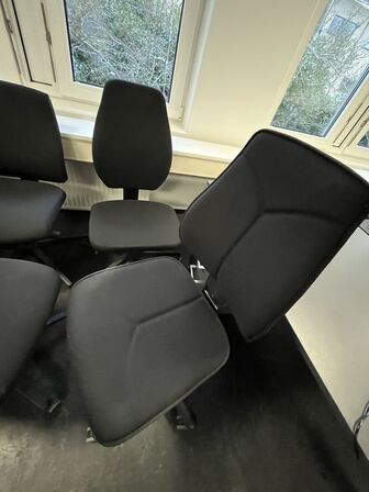 Fire kontorstole, assorterede.