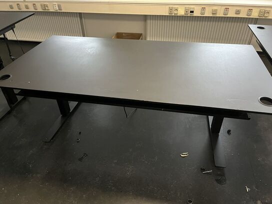 Fem hæve/sænkeborde assorterede