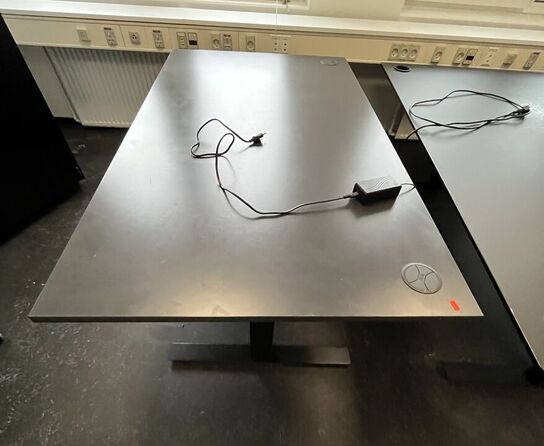 Fire hæve/sænkeborde. 