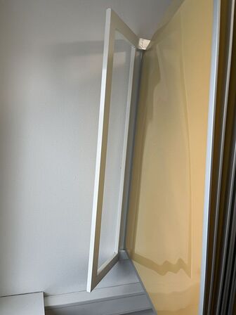 Væghængt flipboard, med 15 faner