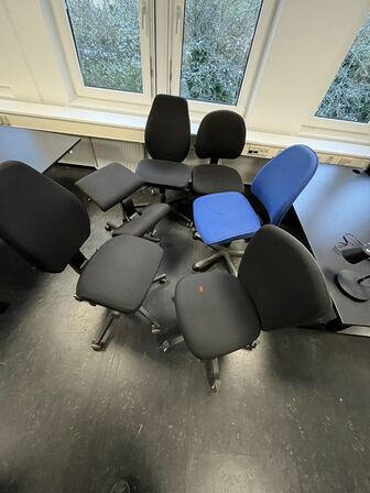 Seks kontorstole ass.