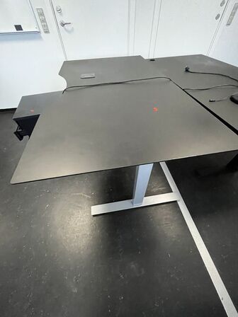 Fire hæve/sænkeborde (to modeller).