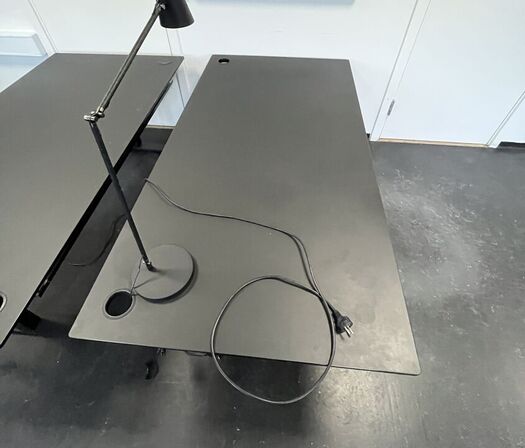 Fire hæve/sænkeborde. 