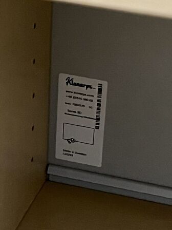 Kinnarps locker med to rum. 