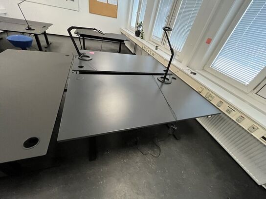 Tre hæve/sænkeborde. 