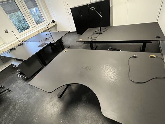 Fire hæve/sænkeborde. 