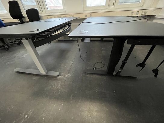 Fire hæve/sænkeborde. 